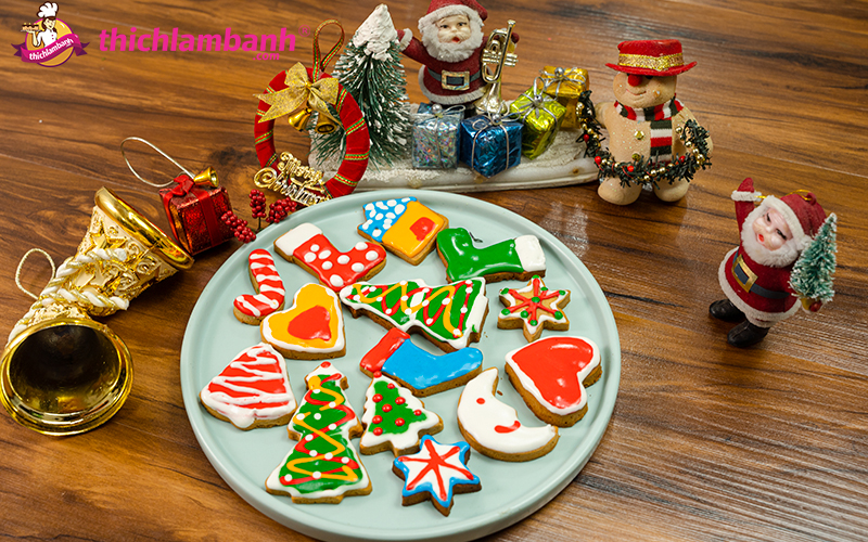 Cách làm bánh quy gừng thơm lừng đón Giáng Sinh ấm áp